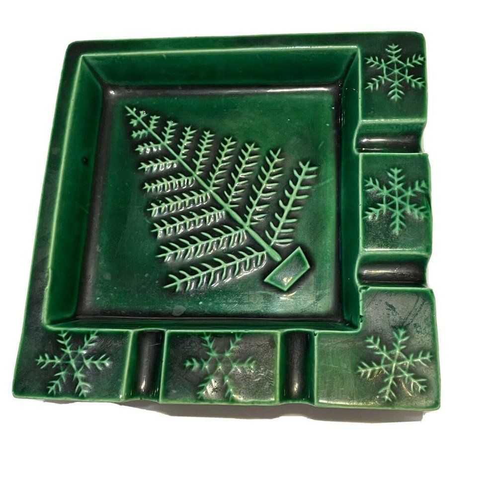 vintage 70s green ceramic christmas tree ash tray Dish snowflakes